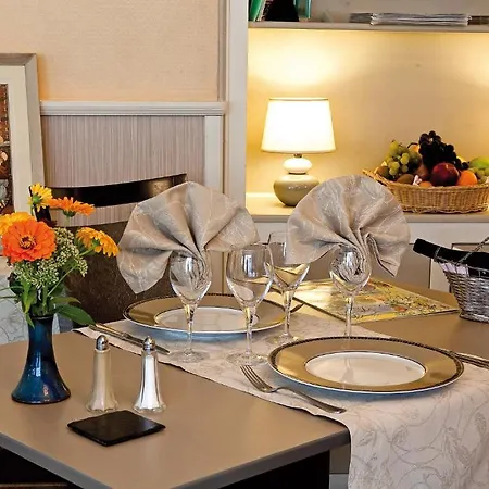 Hotel Logis Du Pont Neuf