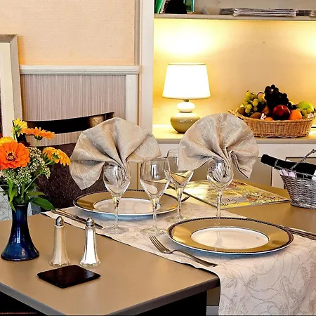 Hotel Logis Du Pont Neuf 3*