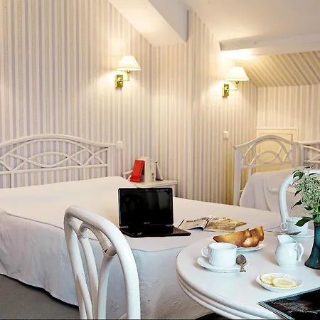 Hotel Logis Du Pont Neuf