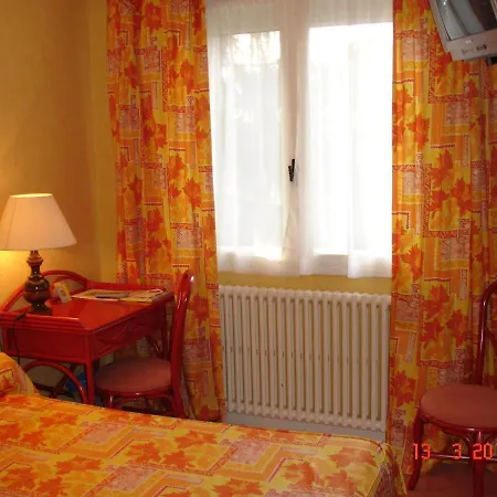 Logis Du Pont Neuf Hotel Le Veurdre